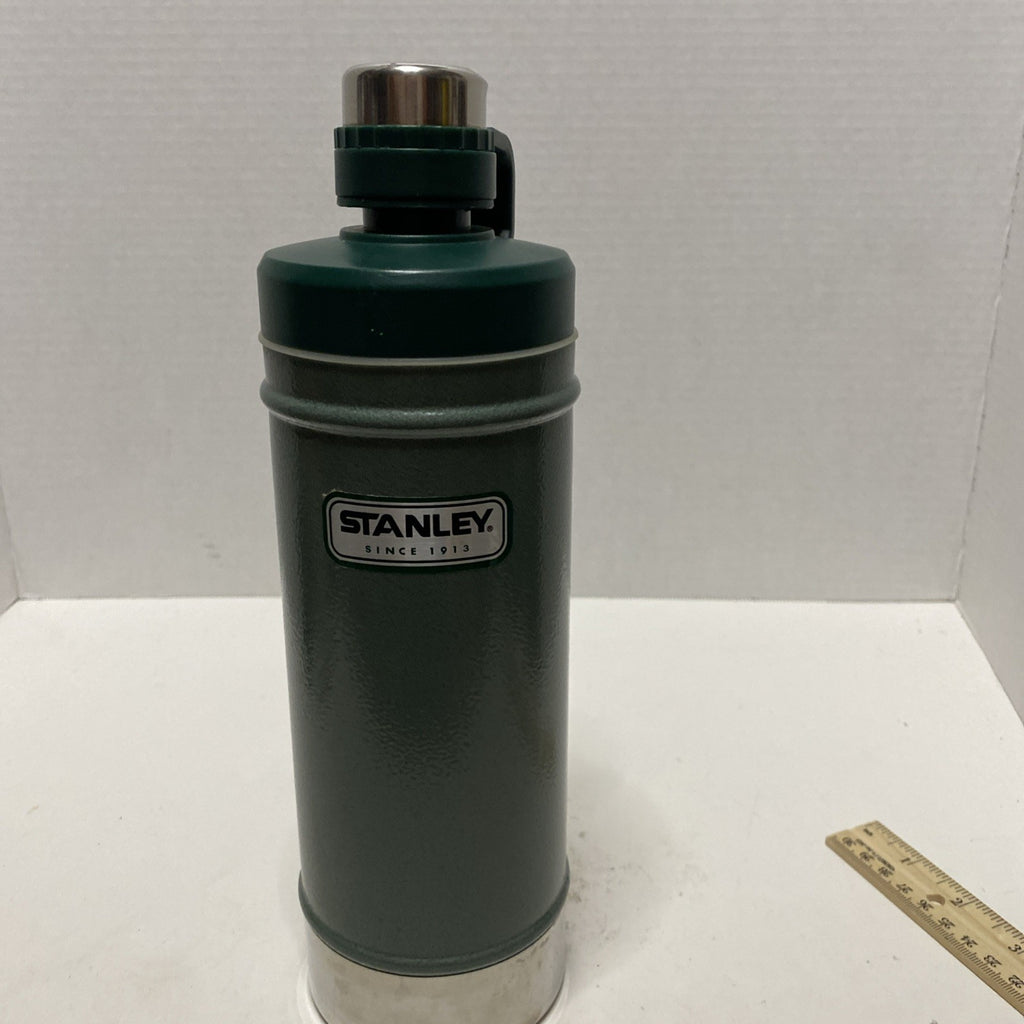 Stanley Classic Vacuum Insulated Bottle Thermos Green 21oz - Pre-Owned