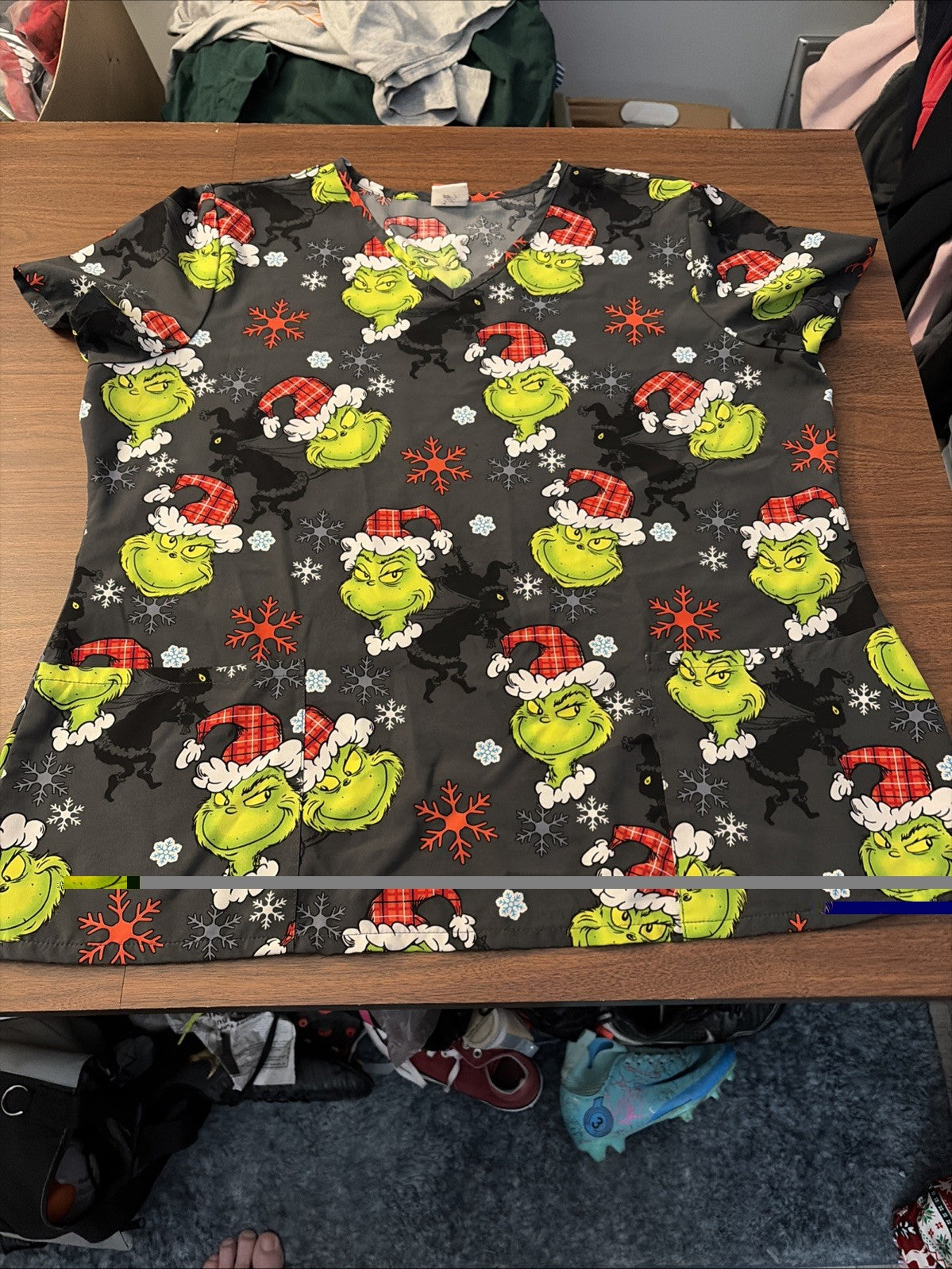 DR. SEUSS Women's Scrub Top Christmas The Grinch Short Sleeve Pockets XXL