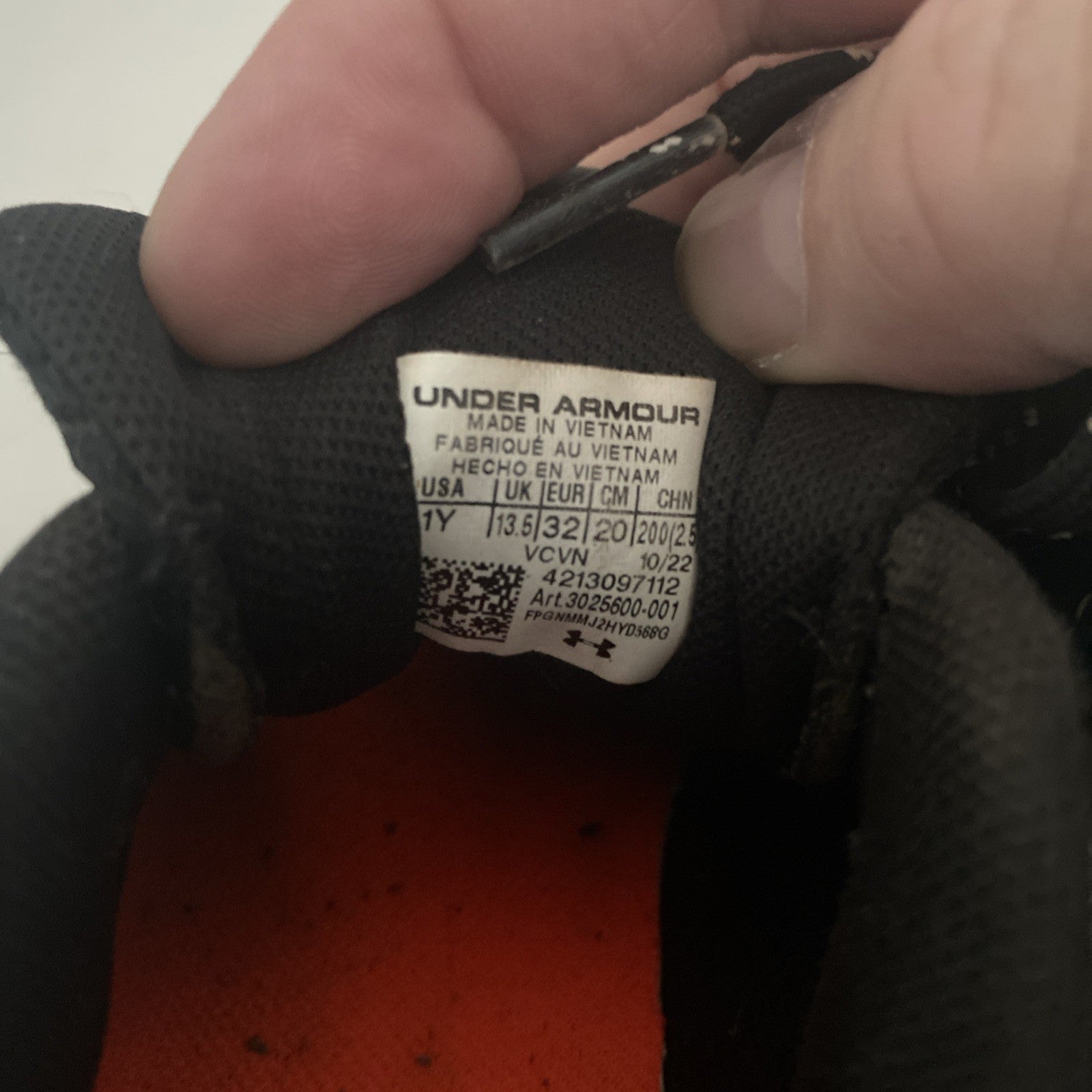 Under Armour kids cleats size 1Y Black Leadoff