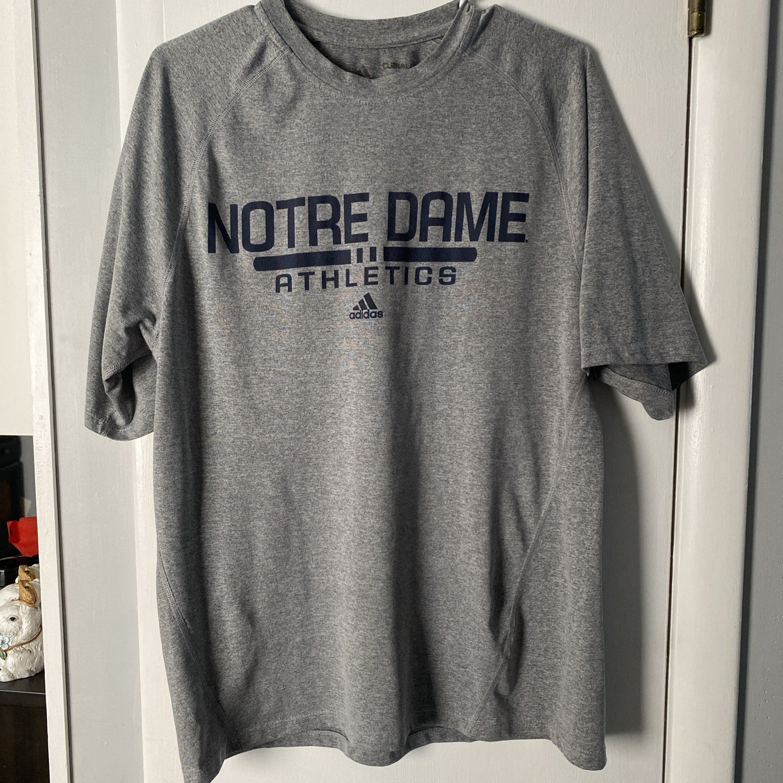 Notre Dame Athletics Adidas NCAA T-shirt Size XL Heather Gray Fighting Irish