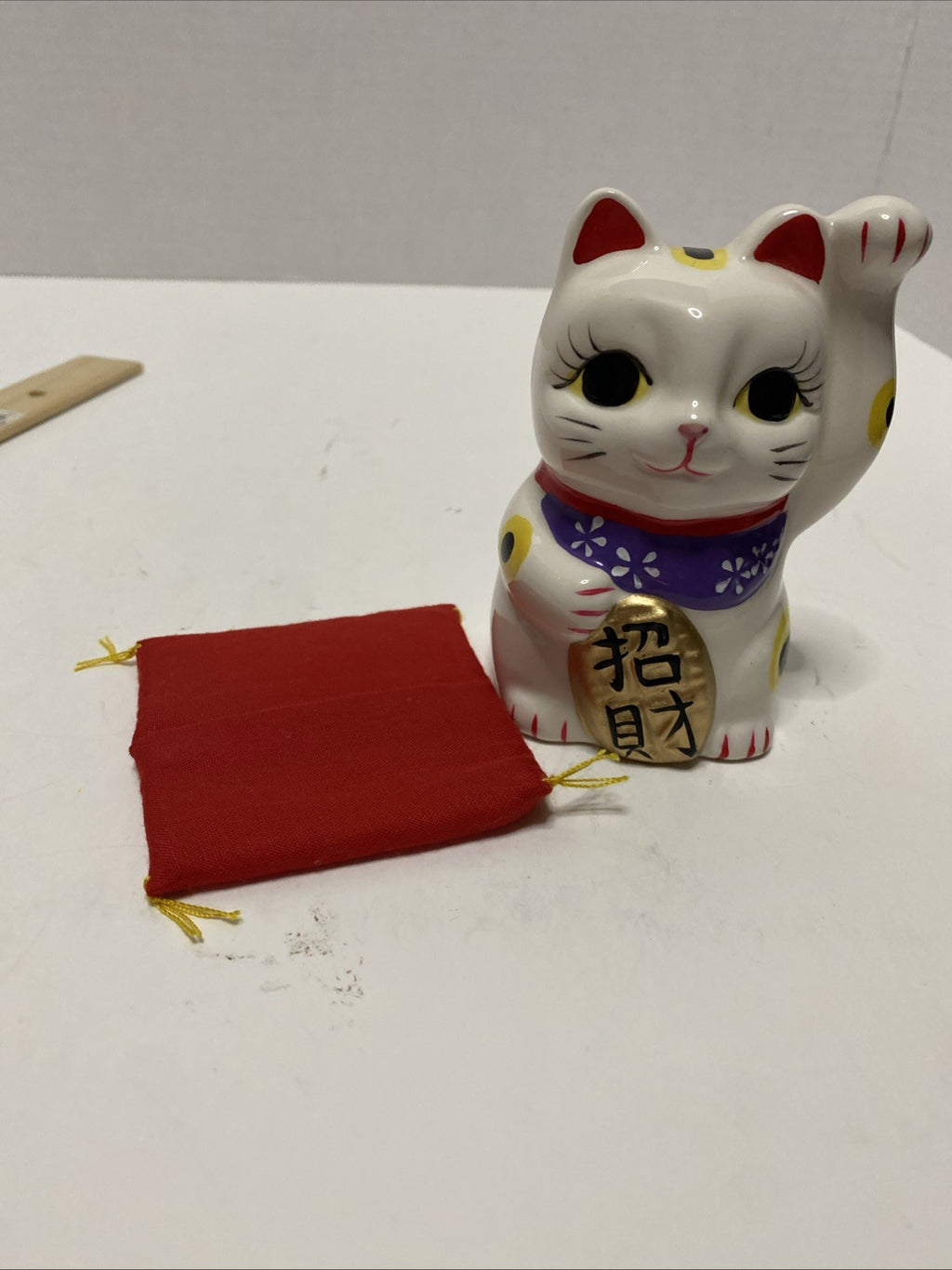 White Japanese Pottery Maneki Neko Beckoning Money Good Fortune Lucky Cat Bank