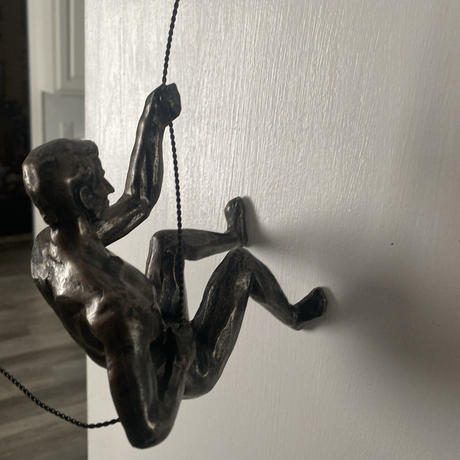 Modern Hanging Wall Figurines 'The Alpinist', Retro Stylish Resin Statue