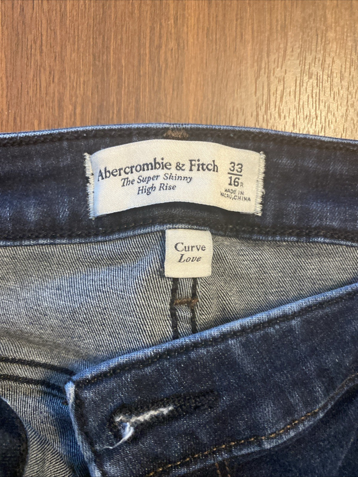Abercrombie and Fitch women’s curb love 33 16 R jeans super skinny high-rise