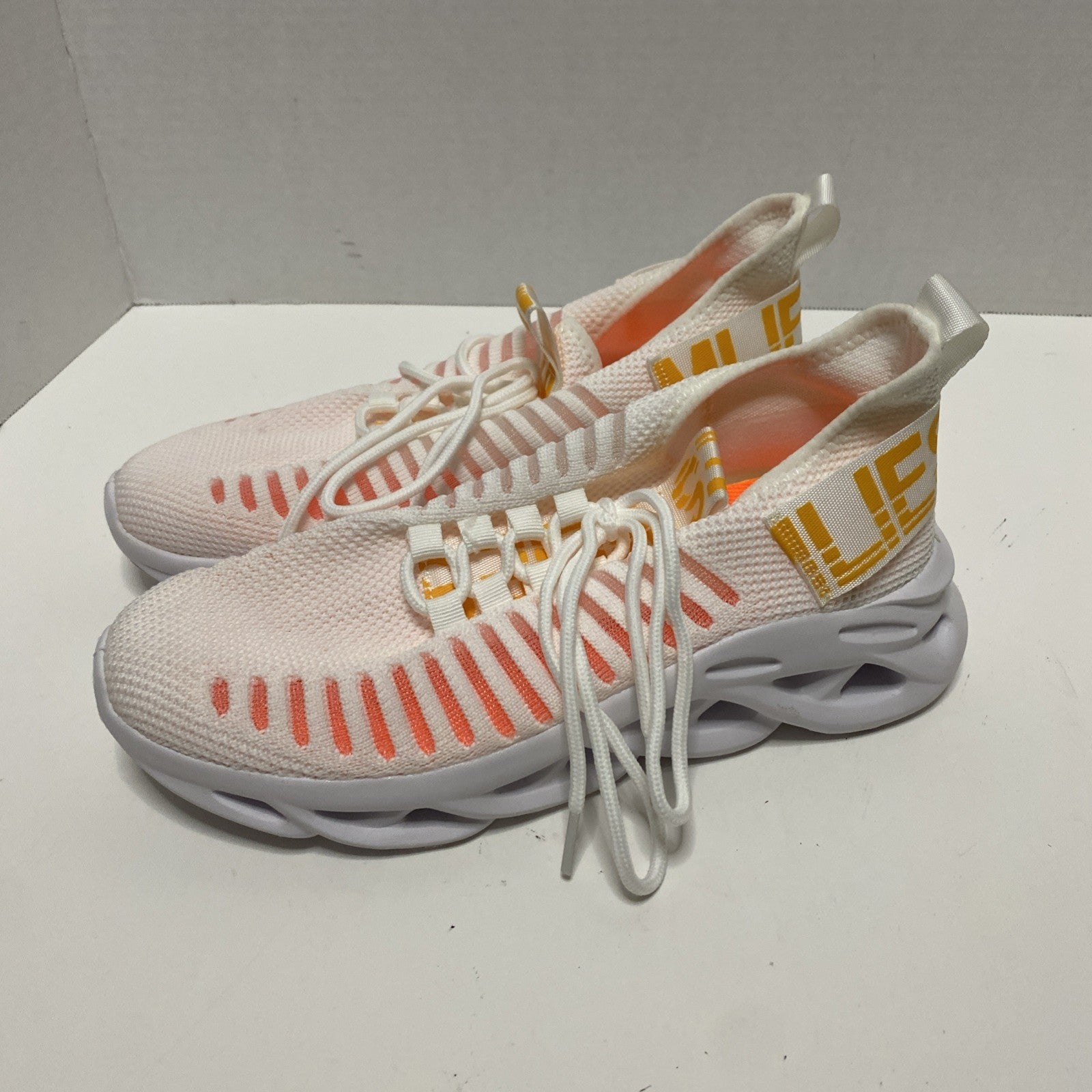 Womens Sports  Shoes Sz 8 Casual Sneakers Athletic Tennis Walking Gym White/oran
