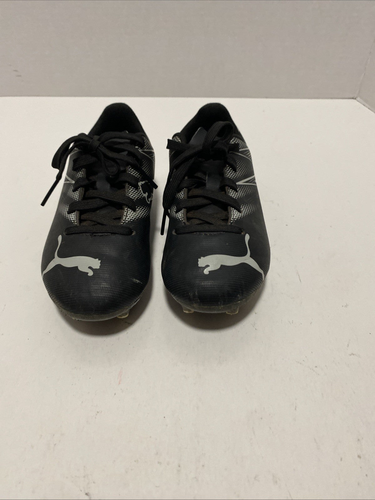 BOYS RUBBER CLEATS SPORTS SNEAKER BY PUMA! SIZE 11