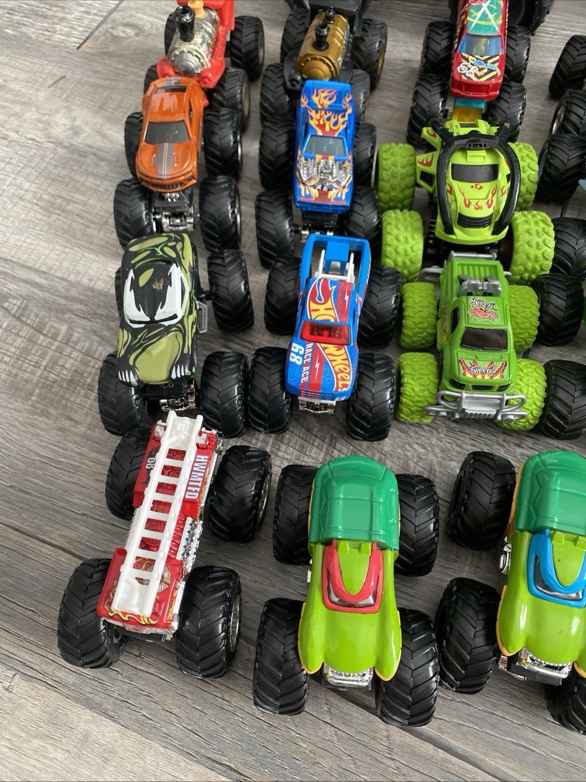 Hot Wheels 1:64 Monster Jam 4x4 Trucks - 37 Cars Batman, Grave Digger, And More