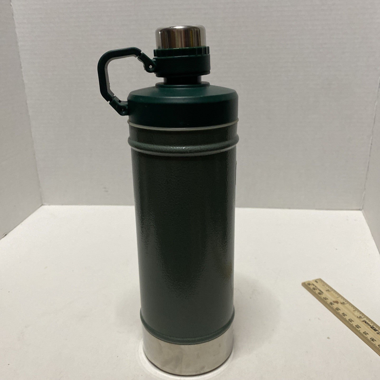 Stanley Classic Vacuum Insulated Bottle Thermos Green 21oz - Pre-Owned