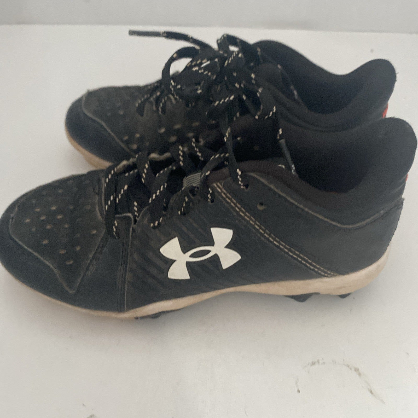 Under Armour kids cleats size 1Y Black Leadoff