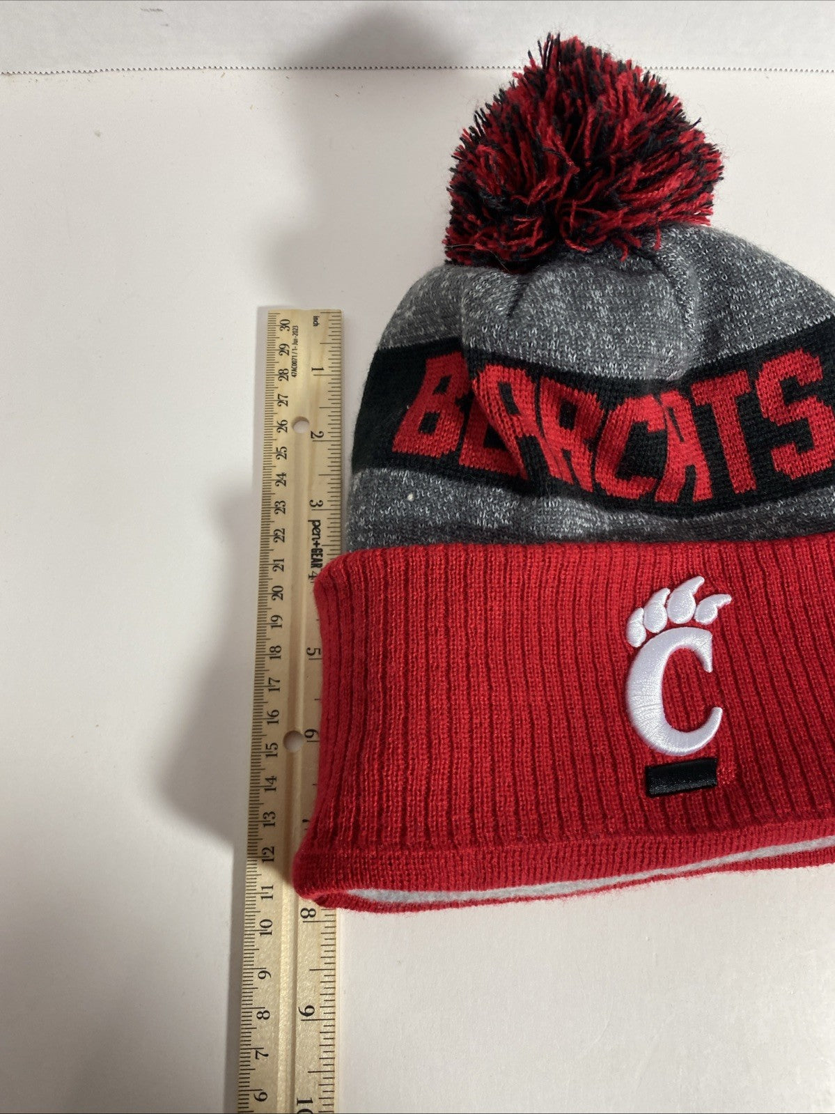 New Era Cincinnati Bearcats Beanie Red Black Hat Cap Pom Snow Ski  NCAA