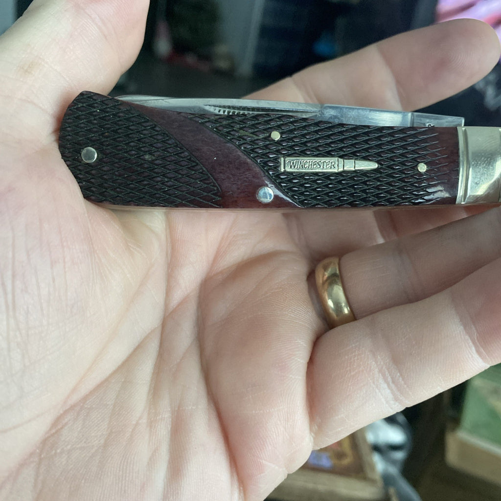 WINCHESTER RMEF COLLECTORS EDITION POCKET KNIFE & DISPLAY BOX