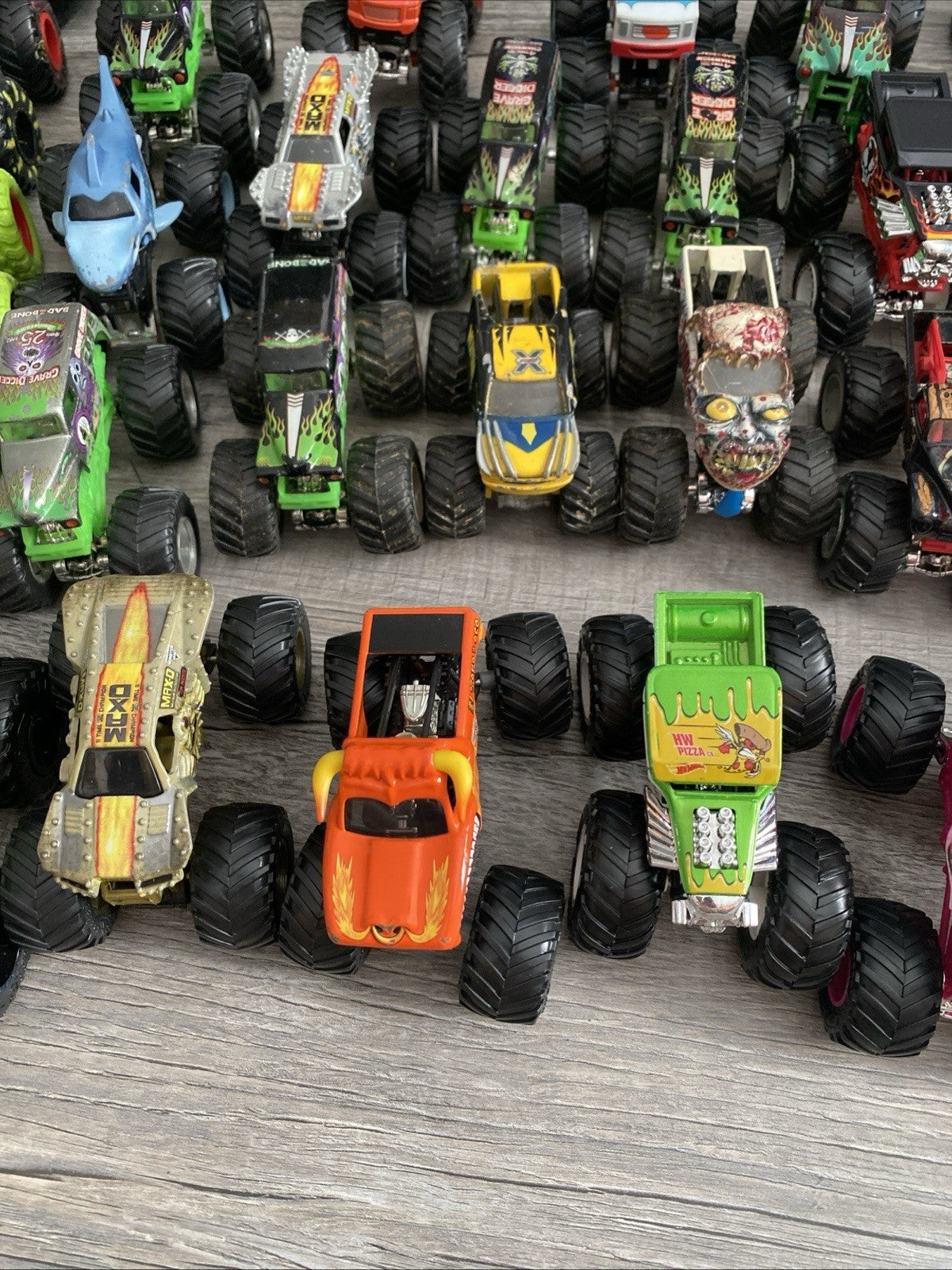 Hot Wheels 1:64 Monster Jam 4x4 Trucks - 37 Cars Batman, Grave Digger, And More