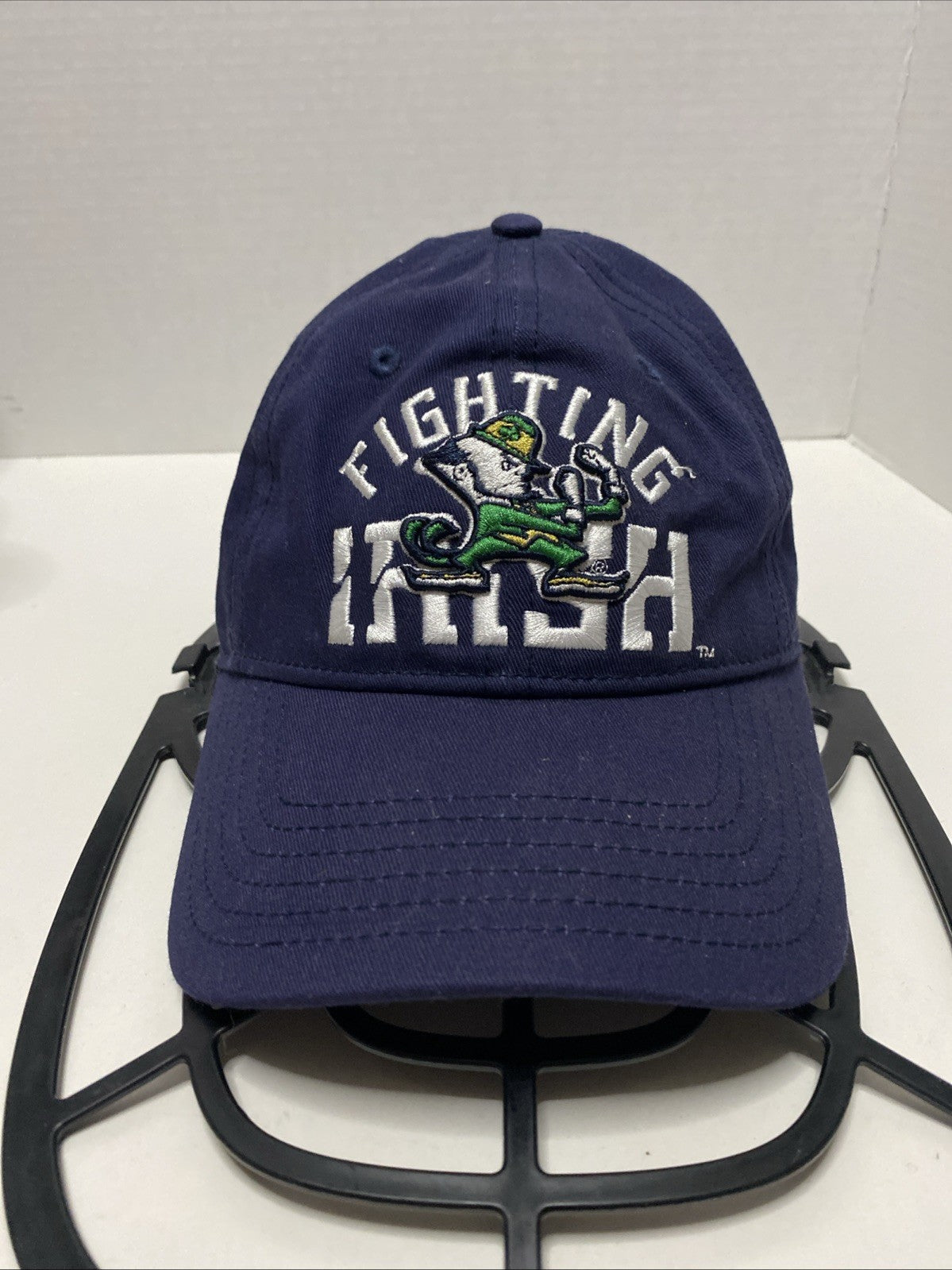 UNDER ARMOUR NOTRE DAME FIGHTING IRISH ADJUSTIBLE BASEBALL HAT/CAP,