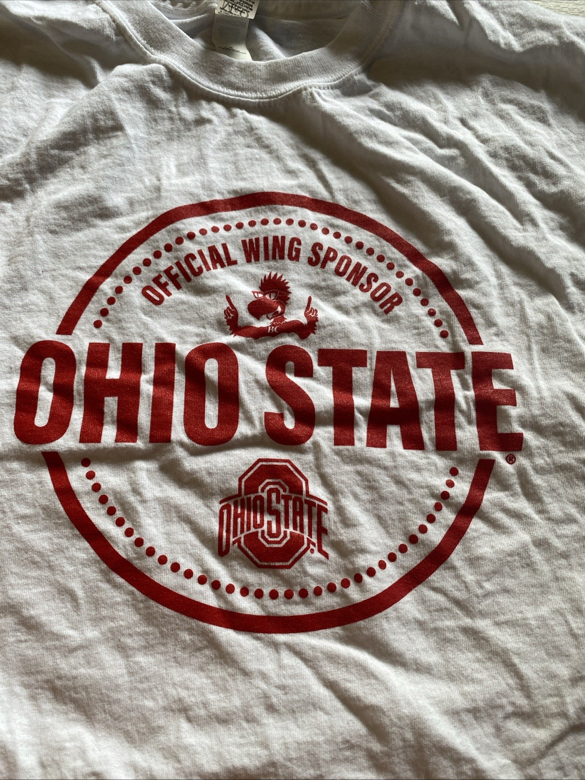 Ohio Ohio State University buckeyes large T-shirt official wings sponsor white