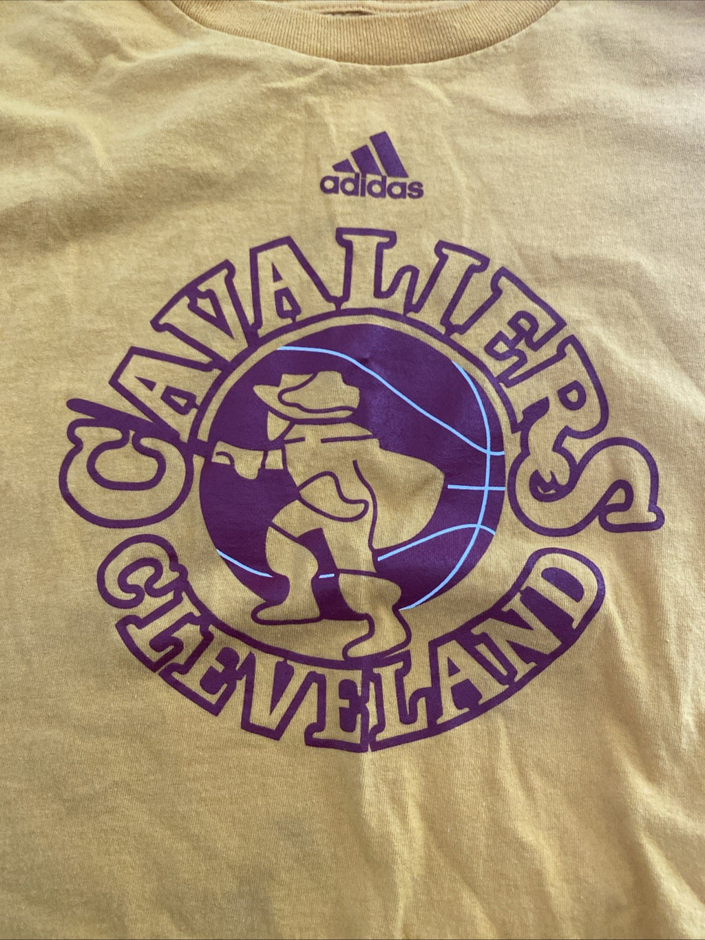 Adidas men’s extra-large short sleeve T-shirt yellow NBA Cleveland Cavaliers Cav