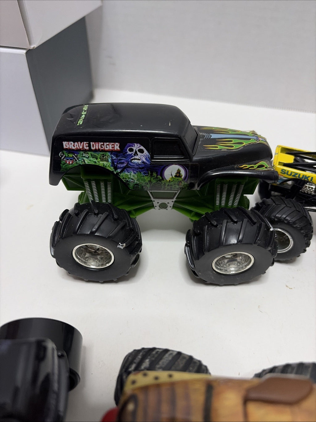 Monster Jam Lot Of 8 Diecast 1:64 Scale Monster Trucks