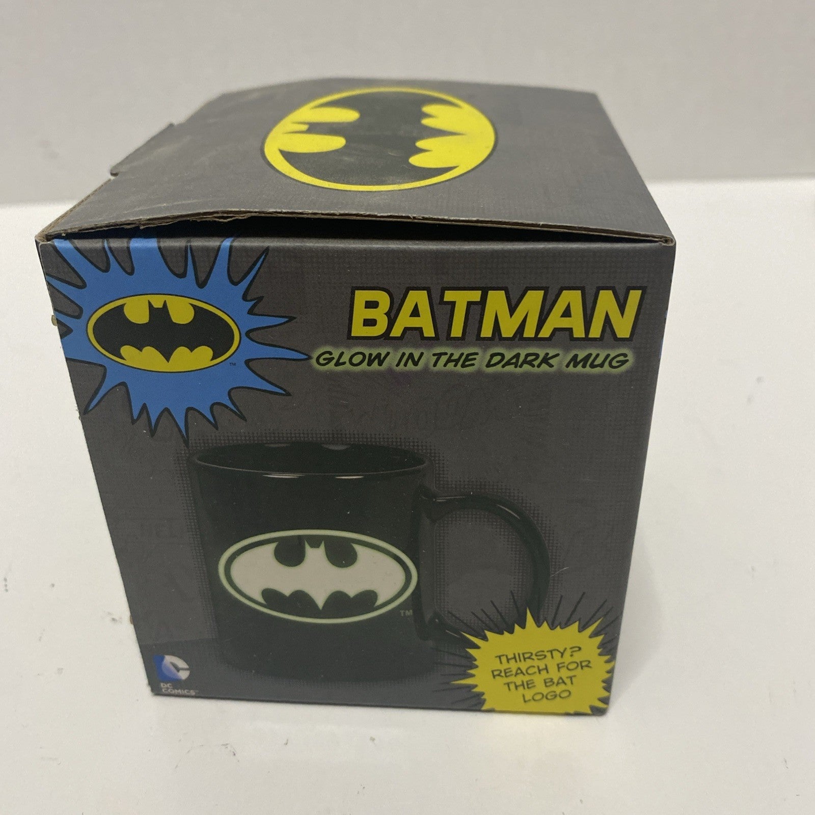 GLOW IN THE DARK BATMAN DC COMICS 10 oz MUG CUP Justice League NEW