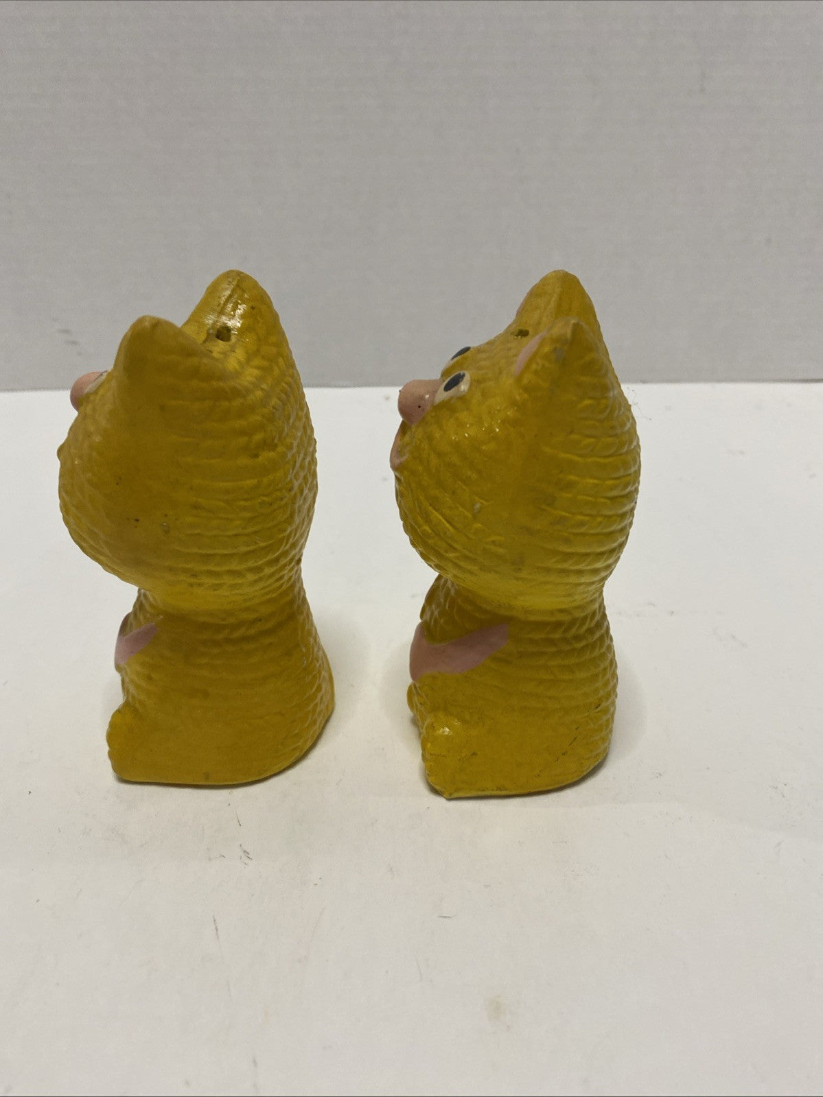 Vintage Yellow Yarn Ceramic Kitty Cat Salt And Pepper Shakers Has Stoppers Japan