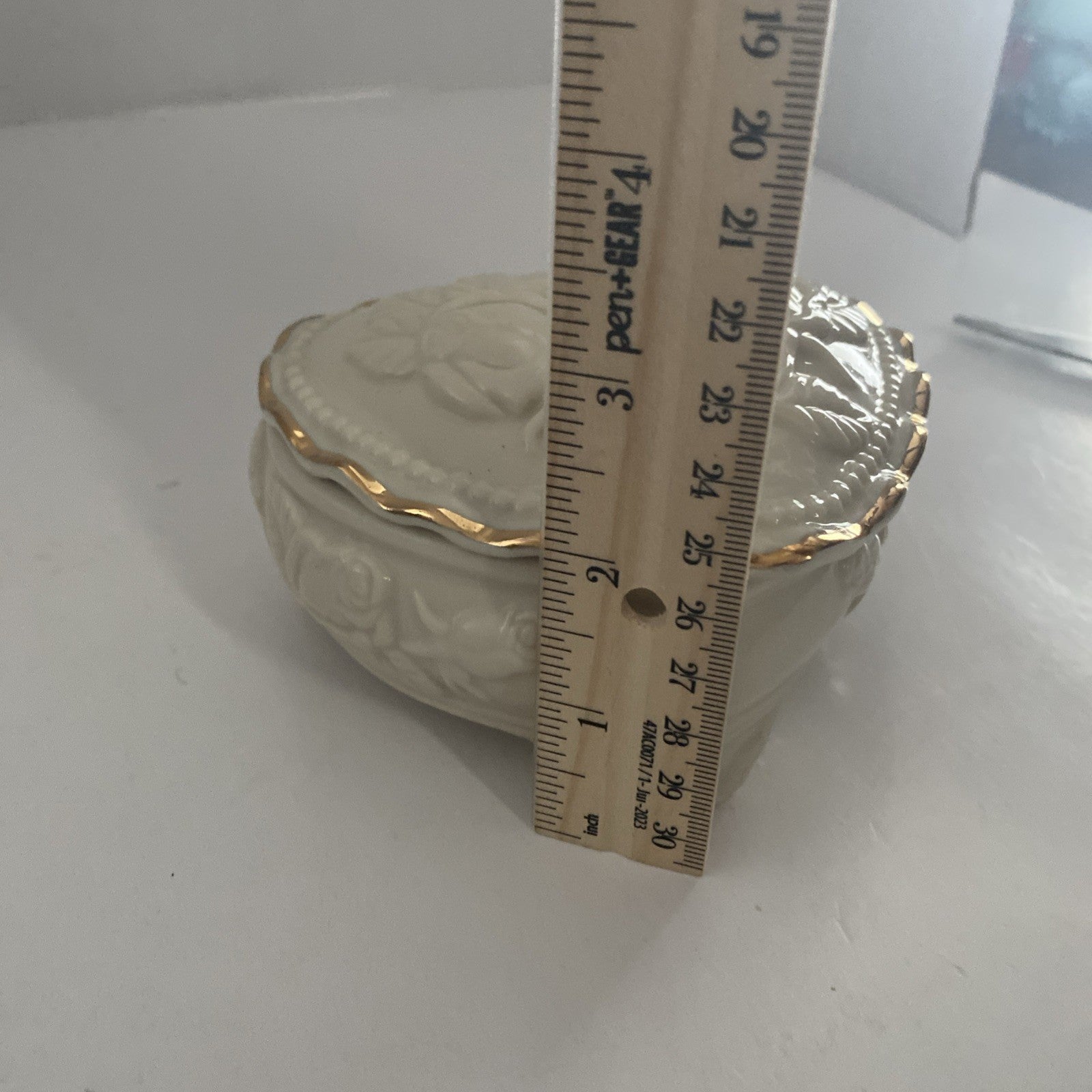 Heart Shaped Trinket Jewelry Box with Lid Ivory Gold Trim Roses