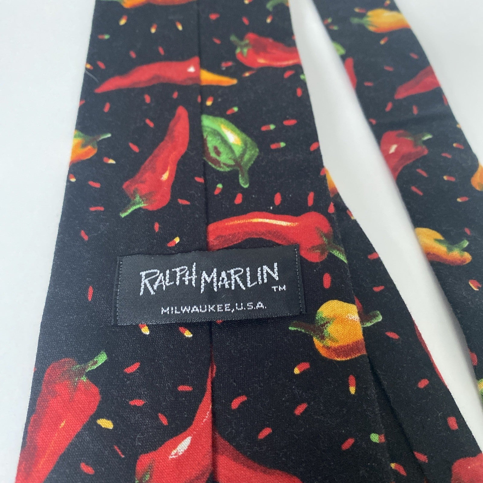 Ralph Marlin Tie Mens 58” L x 4” W Necktie Hot Chili Peppers Theme Polyester