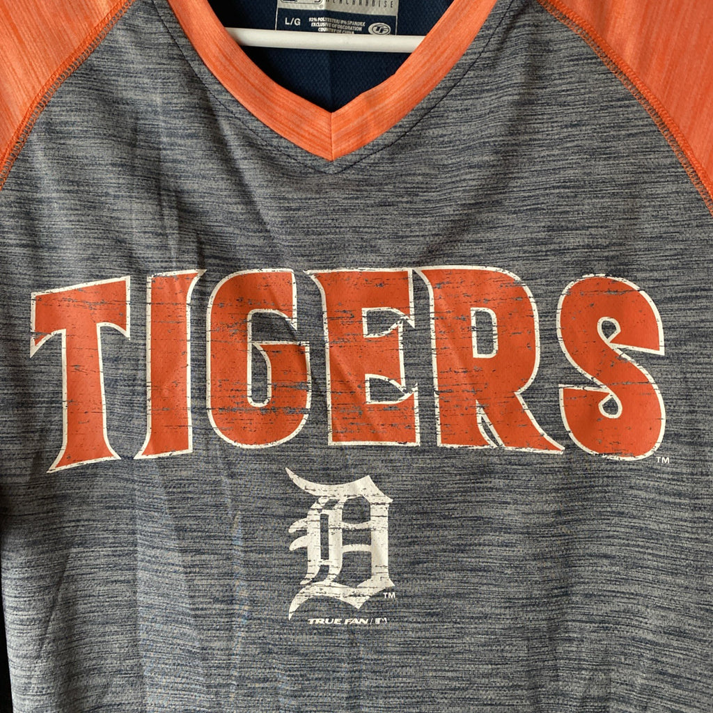 Detroit Tigers V-neck T-shirt-Sz LG- Unisex