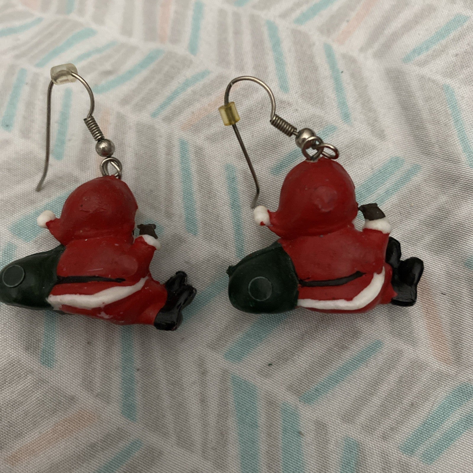 2 Vintage 1" Painted Resin Santa Claus w/Gifts Christmas Earrings