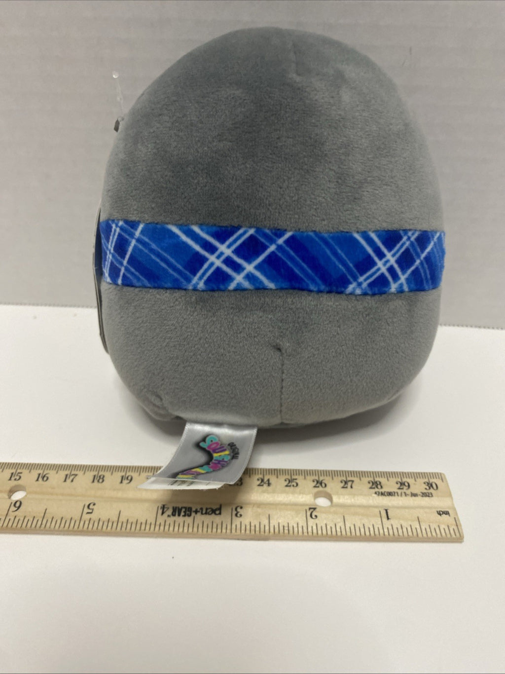 Squishmallow 6”Jen Penguin Grey White Plush Blue Plaid Scarf Kellytoy