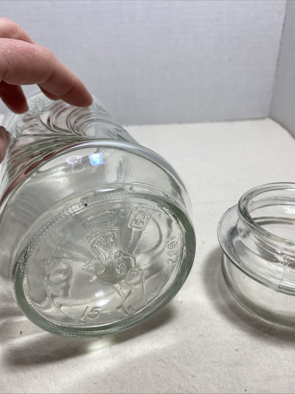 Planters Mr Peanut Glass Apothecary Jar Canister VTG 1982 Wide Pnut Leaf Design 