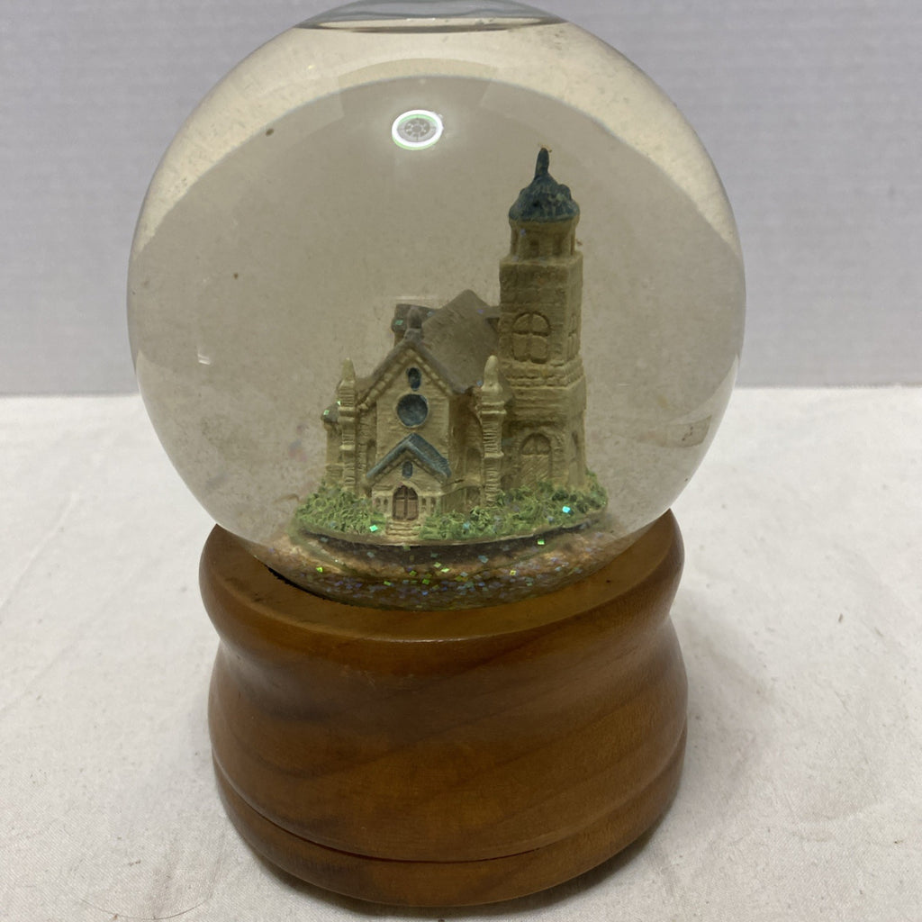 Snow globe Church Plays “Oh Holy Night”