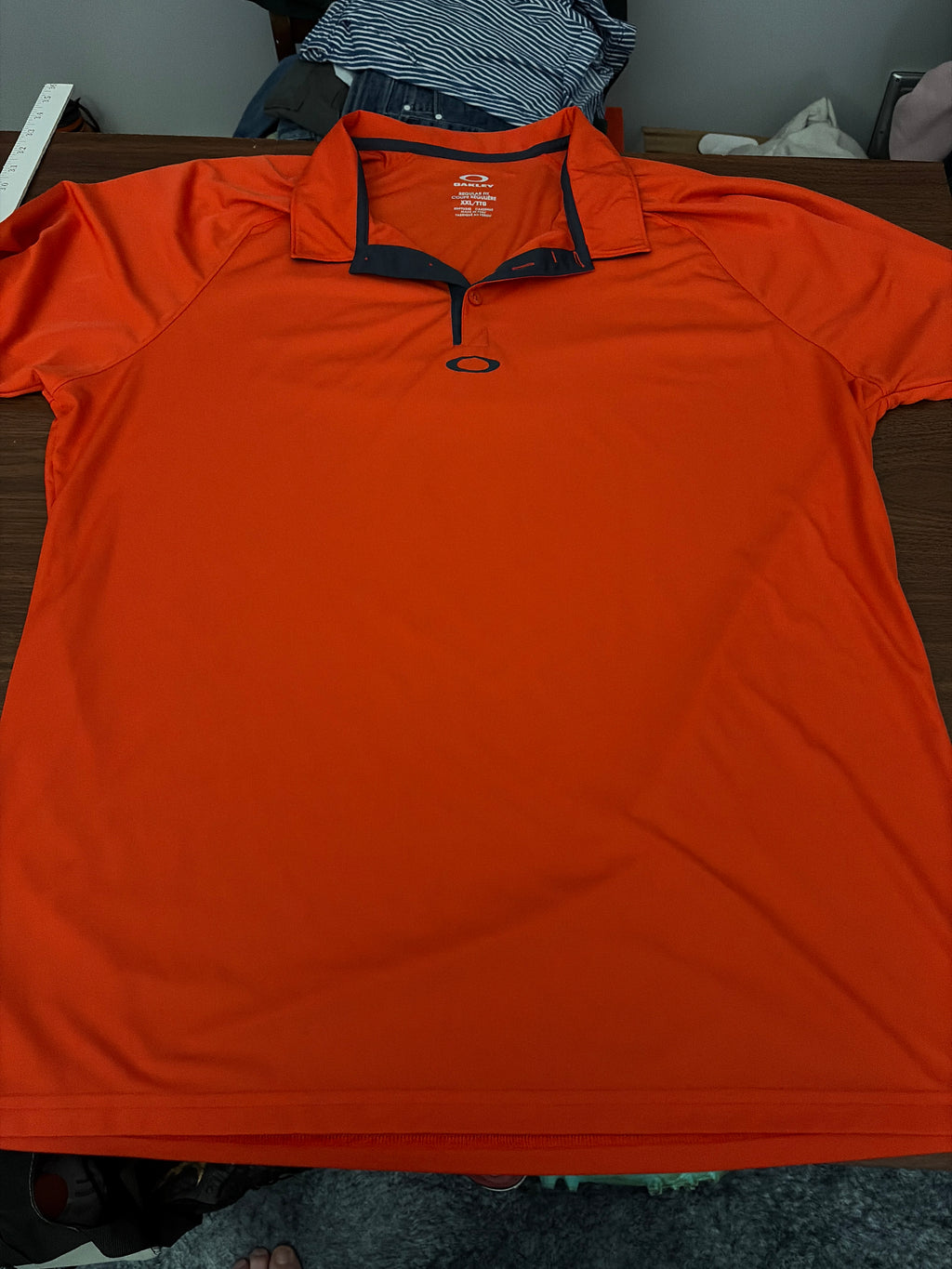 Oakley 2XL men’s orange golf shirt