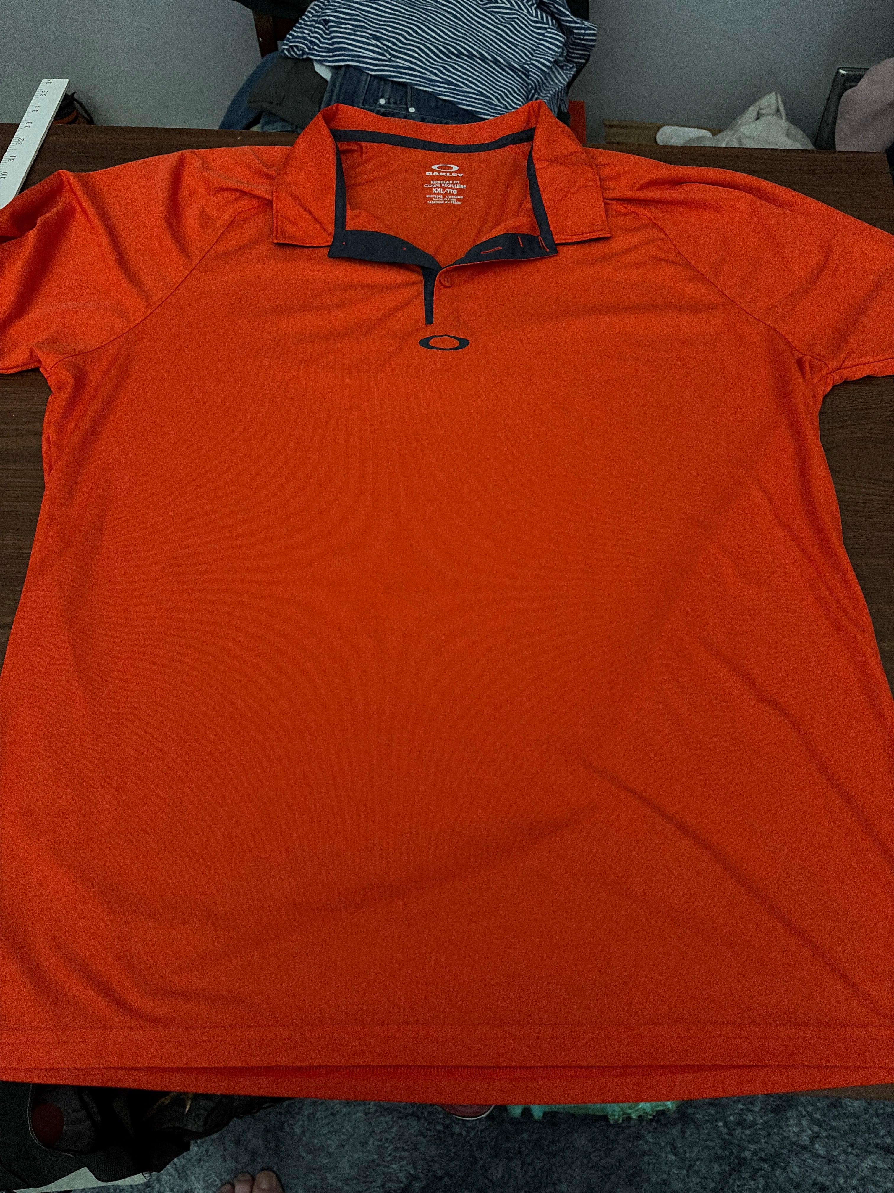 Oakley 2XL men’s orange golf shirt