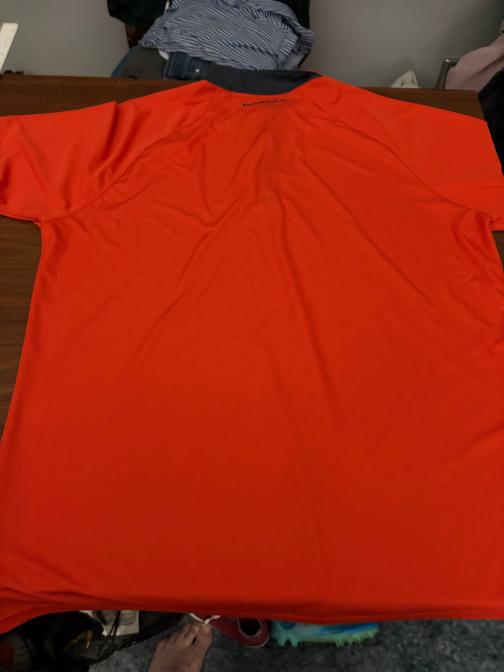Oakley 2XL men’s orange golf shirt