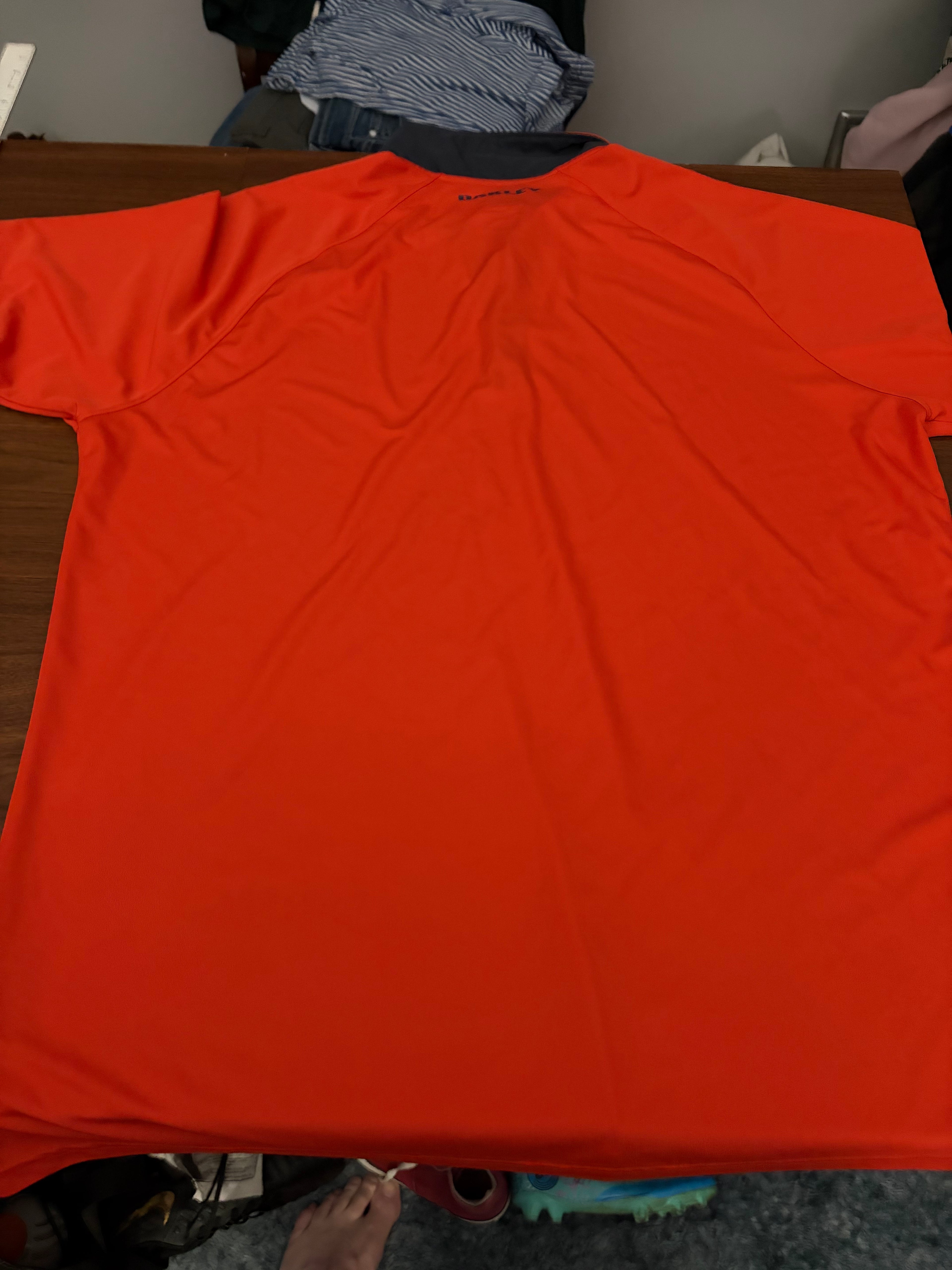 Oakley 2XL men’s orange golf shirt