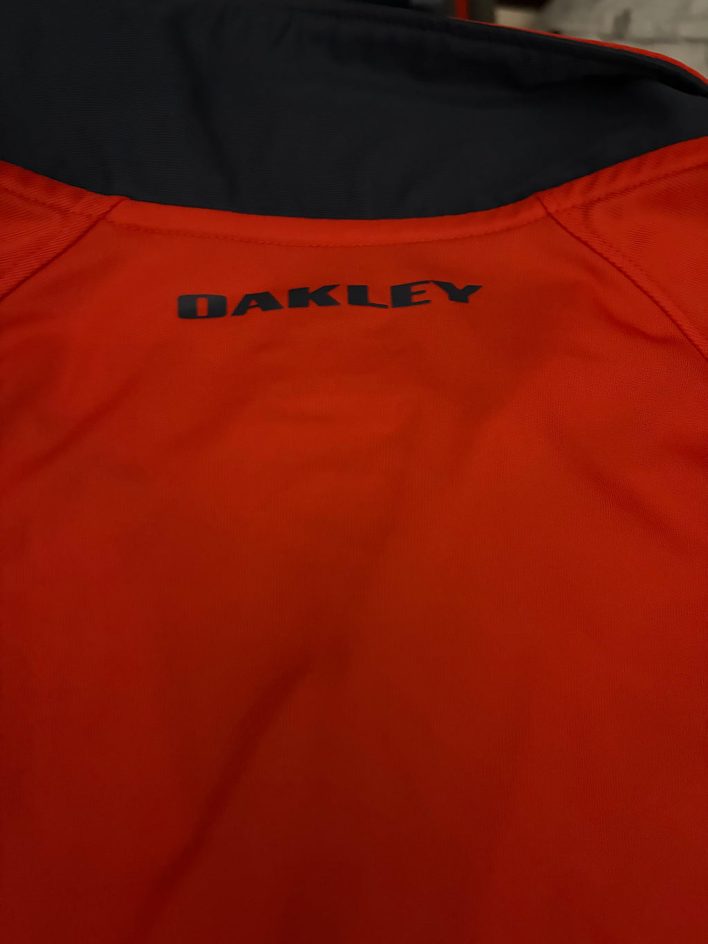 Oakley 2XL men’s orange golf shirt